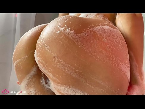 ❤️ Brunette شاور میں شدید orgasm کے لئے وائبریٹر کے ساتھ بلی میں مشت زنی کرتی ہے۔ ️❌  سیکس  ﹏